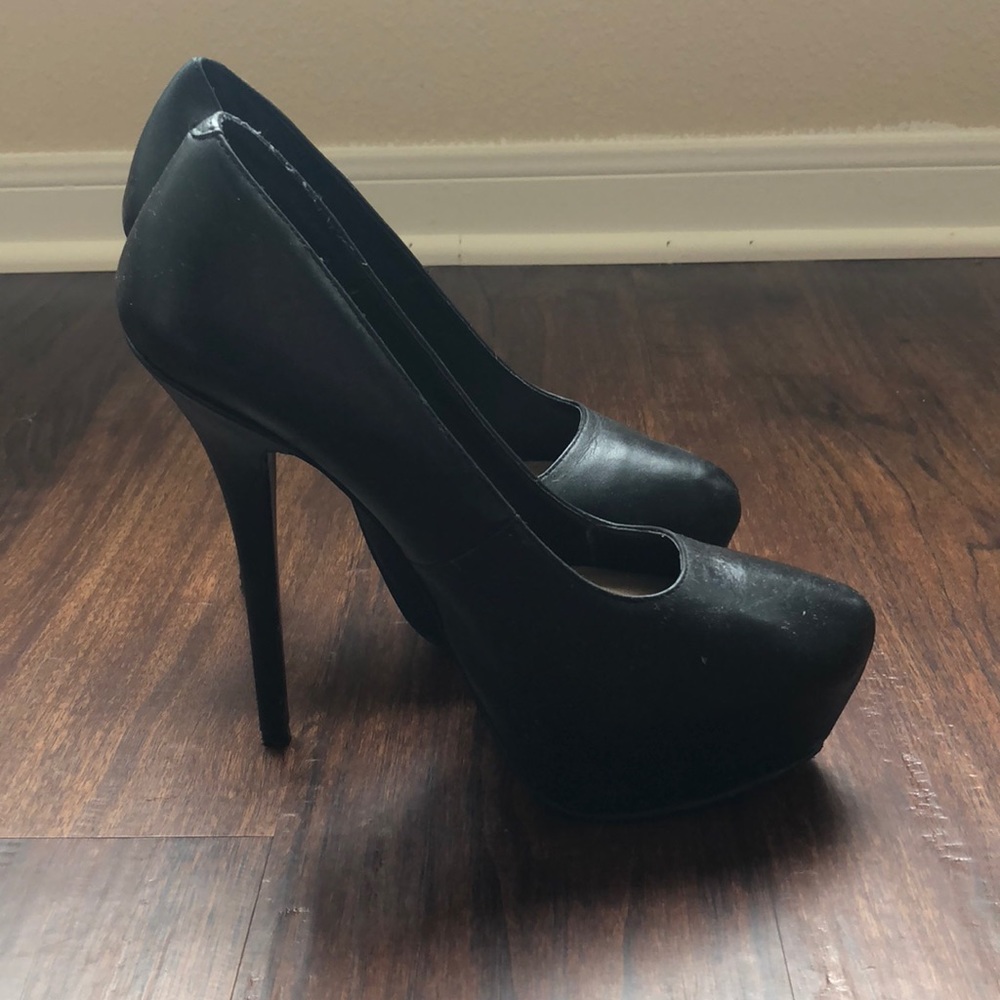 Steve Madden Platform Pumps